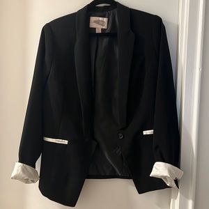 Forever21 Black & White Shoulder Padded Blazer Jacket